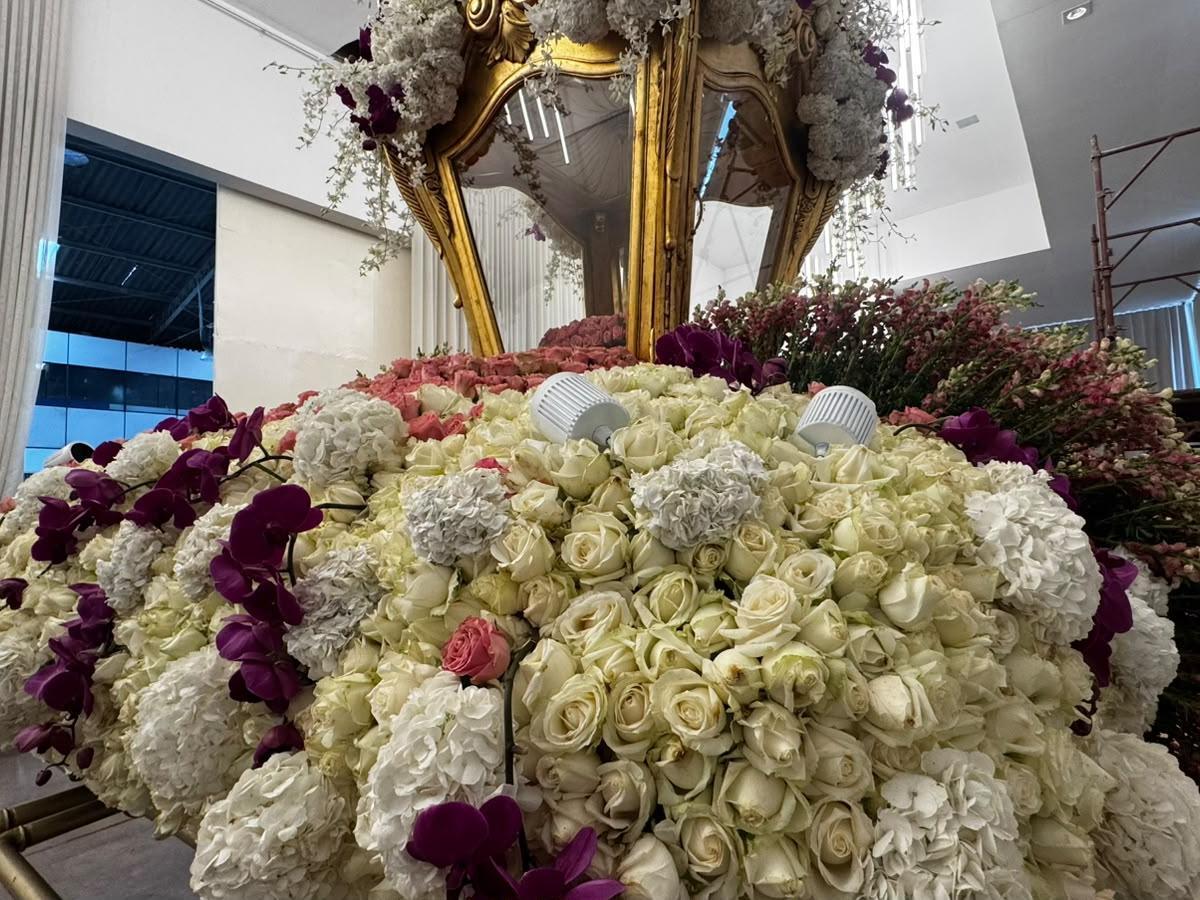 Berlinda da Trasladação 2026 ganha flores brancas e rosa